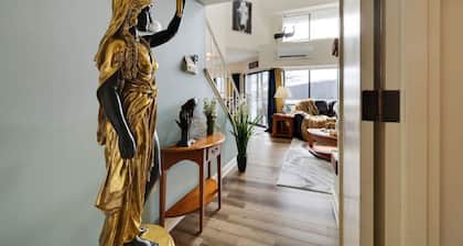 Powerful Penthouse - Lake View