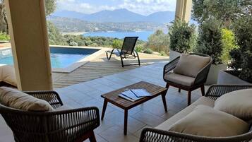 Studiosvit Comfort - 2 sovrum - privat pool - havsutsikt | Terrass/Patio