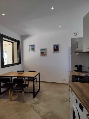 Comfort Studio Suite, 2 Bedrooms, Private Pool, Sea View | Private kitchen | Full-size fridge, microwave, stovetop, dishwasher - Résidence Licciola (Olmeto)
