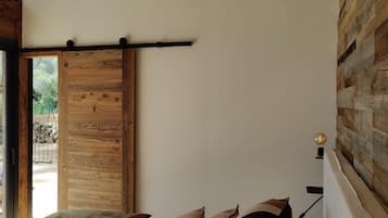 Cabin | Blackout curtains, soundproofing, travel cot, free WiFi