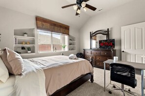 4 bedrooms, desk, iron/ironing board, WiFi