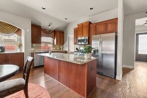 Microwave, oven, dishwasher, coffee/tea maker