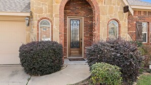 Exterior detail - Peaceful 3 BD Family Getaway (Grand Prairie)
