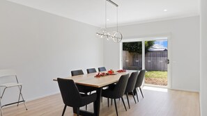 Dining - Blossom Holiday Retreat (Cowes)