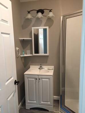 Dusche, Handtücher, Toilettenpapier