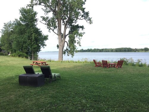 Lake Sunrise Cottage on Lake Champlain