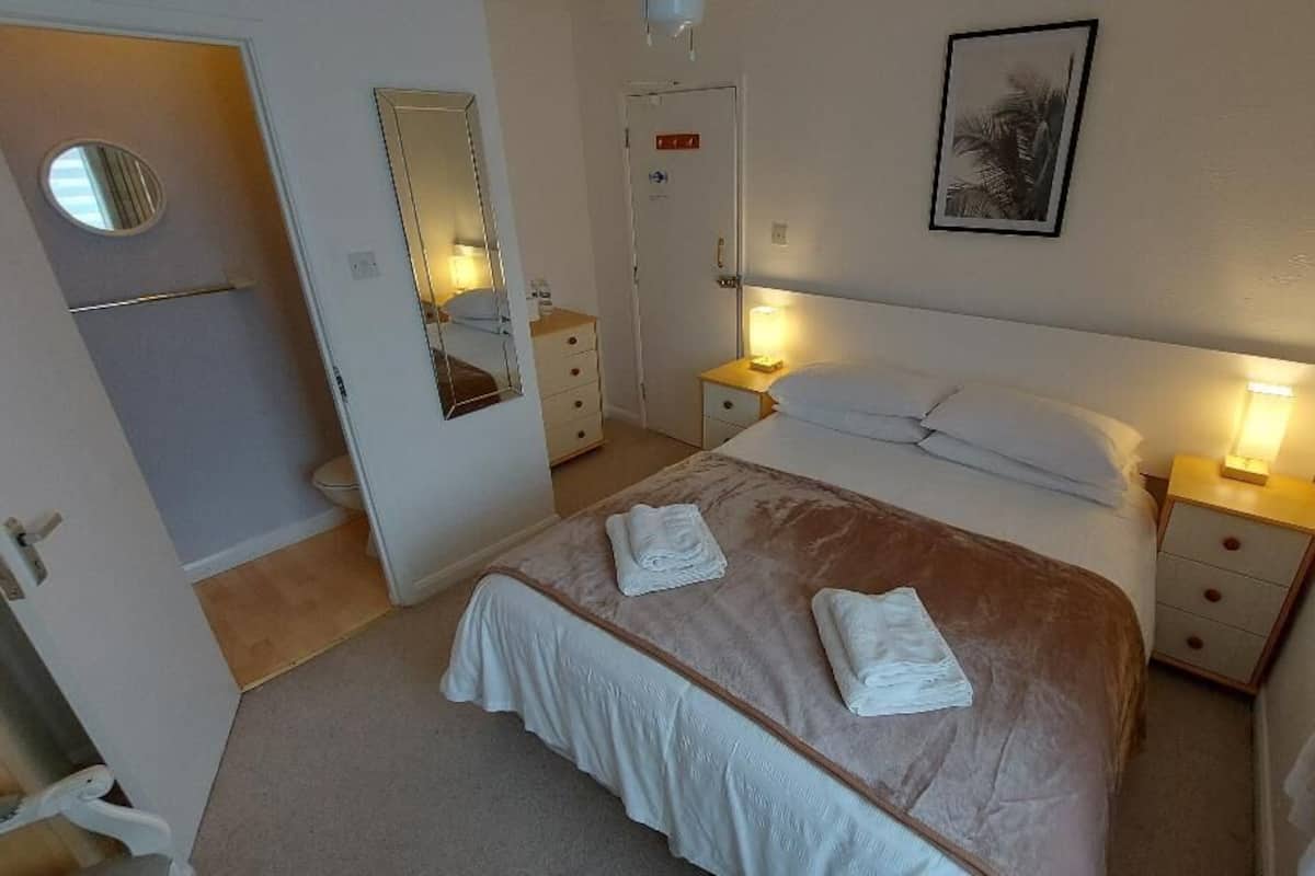 Standard Double Room (Room 15) | Bed sheets