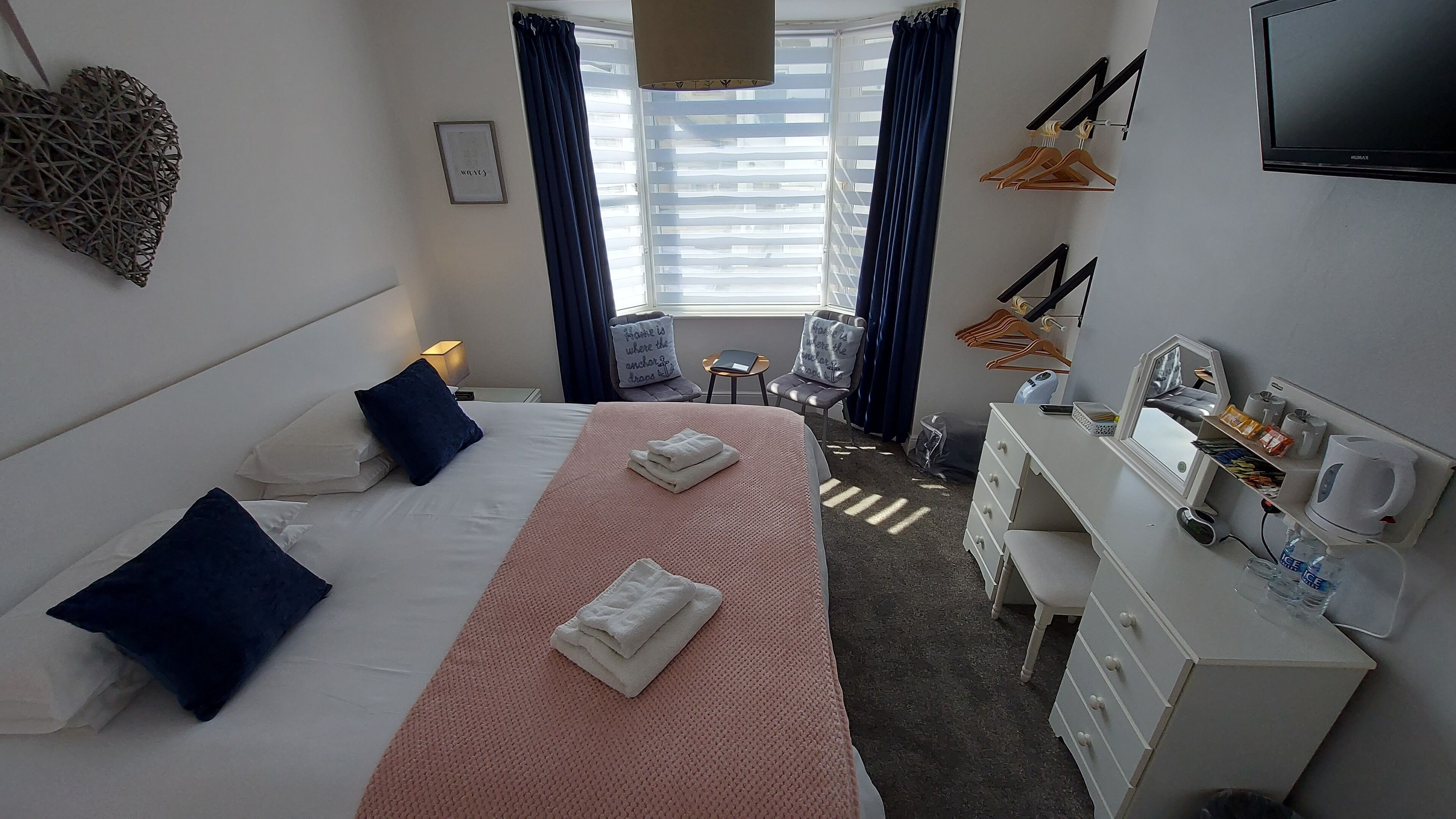 Kahden hengen deluxe-huone (yksi tai kaksi sänkyä) | Vuodevaatteet