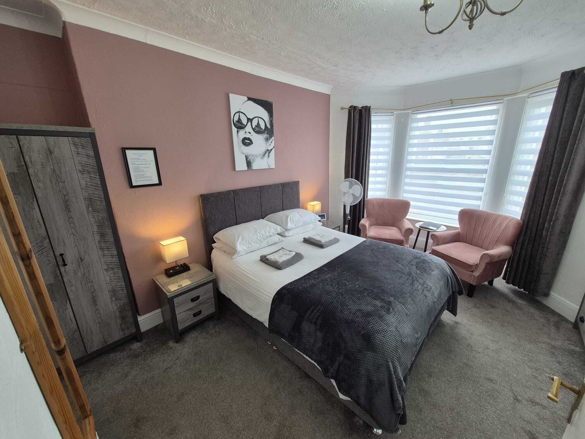 Deluxe Double Room (room 3) | Blackout drapes, bed sheets