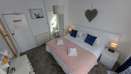 Deluxe Double or Twin Room | Bed sheets