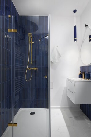 Comfort-Studiosuite | Badezimmer | Haartrockner, Handtücher