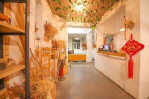 المنشأة من الداخل