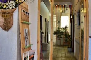 Interior - Meet Inn (Dali)