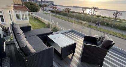 Mila vacation apartment with direct sea view and small sauna