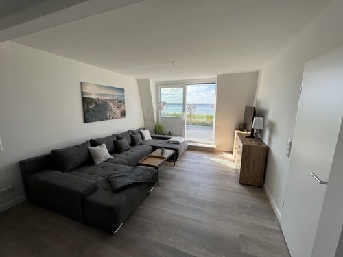 Ferienwohnung Mila mit direktem Meerblick und kleiner Sauna