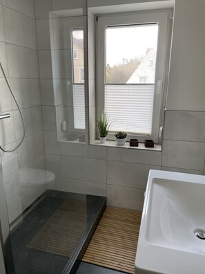 Dusche, Haartrockner, Seife