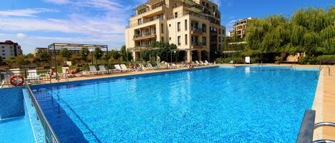 Sesongbasert utendørsbasseng