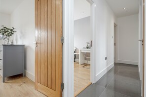 Interior - Luxury Chic Apartment near Canary Wharf, Excel, O2 & Stratford (London)