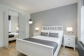3 bedrooms, desk, iron/ironing board, travel cot