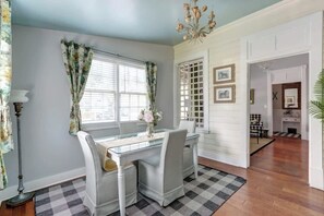 Dining - The Cottage @ Trustees' Garden | Walk To River! (Savannah)