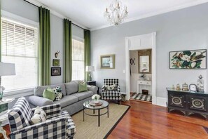 TV, offices - The Cottage @ Trustees' Garden | Walk To River! (Savannah)