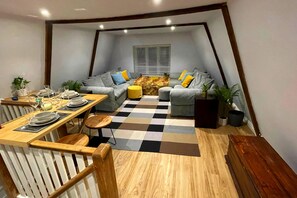 Luxe appartement, privébadkamer, uitzicht op tuin (Newly Refurbed) | Lounge