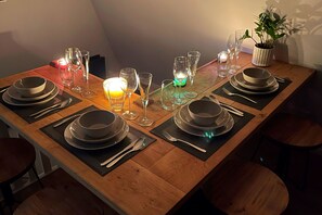 Luxe appartement, privébadkamer, uitzicht op tuin (Newly Refurbed) | Dineren