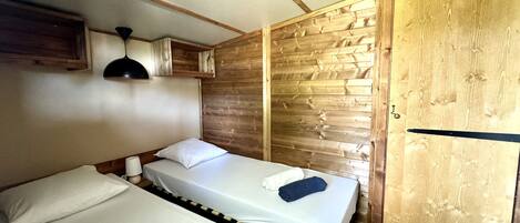 3 bedrooms, iron/ironing board, free WiFi