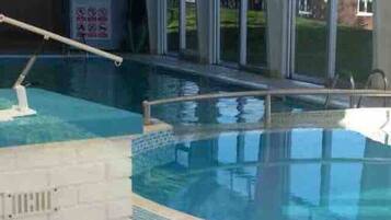 Piscina interna, piscina externa