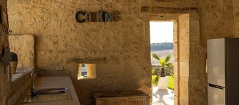 Mas des Coteaux. 5 star quiet Villa. Panoramic view, private pool,kids play area