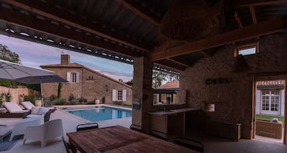 Mas des Coteaux. 5 star quiet Villa. Panoramic view, private pool,kids play area