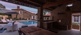 Mas des Coteaux. 5 star quiet Villa. Panoramic view, private pool,kids play area