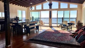 Villa Royal, vista al océano | Vista del balcón