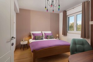 2 habitaciones, escritorio, tabla de planchar con plancha y wifi gratis 