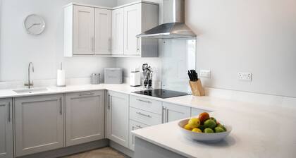 Superior deluxe 2 bedroom apartment