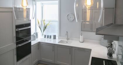 Superior deluxe 2 bedroom apartment