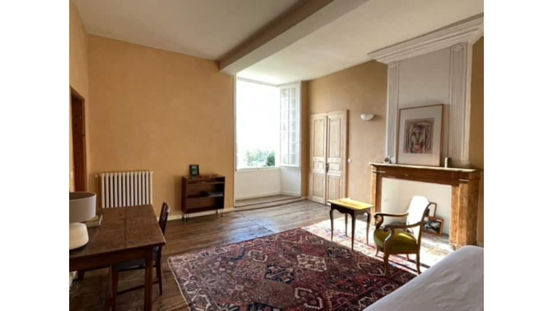 7 chambres, bureau, fer et planche à repasser, lit parapluie