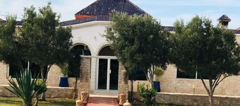 Wonderful Villa 4000m with Great & Big Pool , in Calm Place