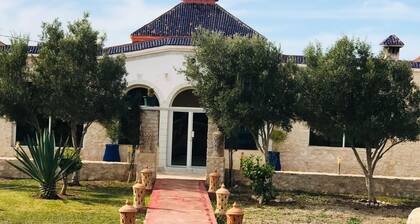 Wonderful Villa 4000m with Great & Big Pool , in Calm Place