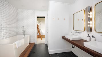 Suite | Bathroom
