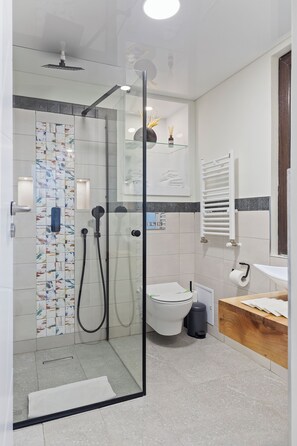 シャワー、タオル、石鹸