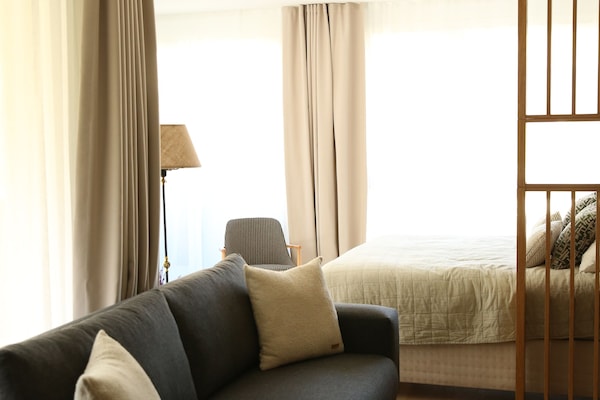 Elite Apartment | Blackout drapes, soundproofing, iron/ironing board, free WiFi