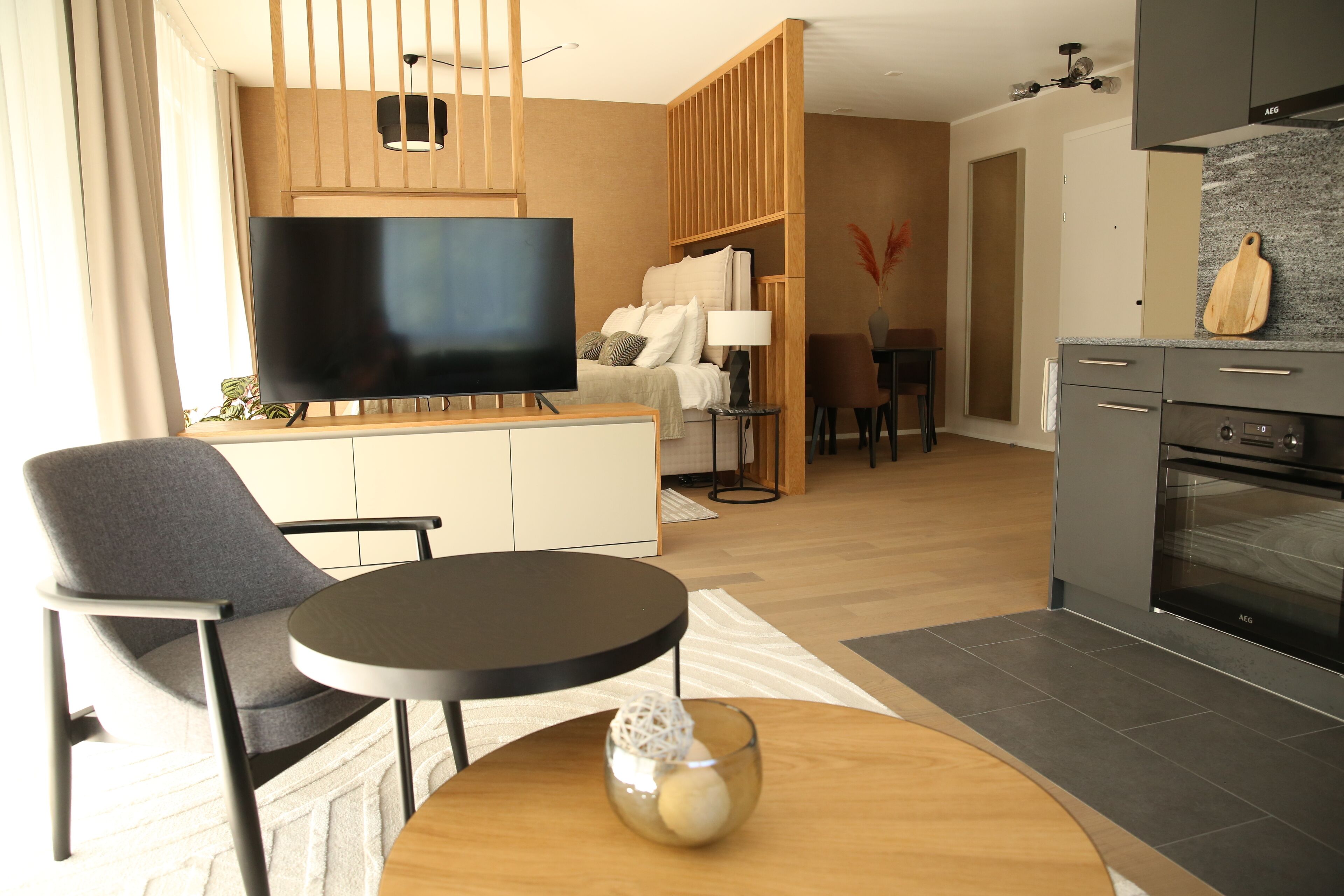 Elite Apartment | Blackout curtains, soundproofing, iron/ironing board, free WiFi