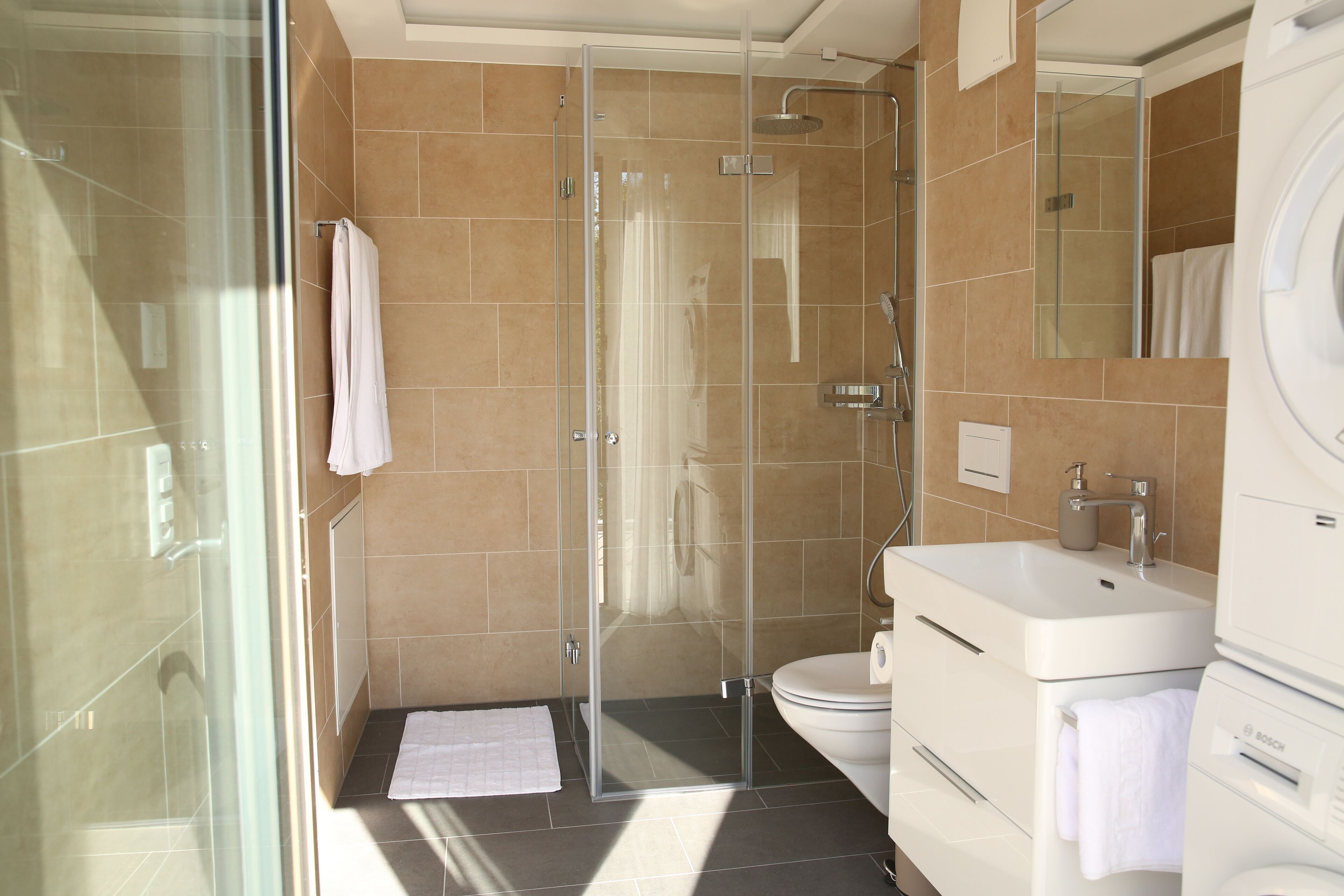 Basic Apartment | Bathroom