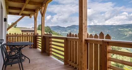 Appartement "Schlosshof RotkÀppchen" avec vue sur les montagnes, jardin privé et Wi-Fi.