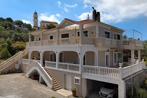 Exterior - "Zante Sunset Vibes" Luxury Villa with Sea View, Private Balconies & Air Conditioning (Zakynthos)