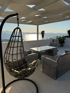 Outdoor dining - Villa 'Sofia' with Sea View, Wi-Fi and Air Conditioning (Naxos)