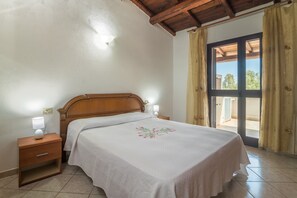 3 habitaciones, tabla de planchar con plancha y ropa de cama 