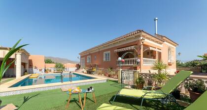 Holiday Home Villa Mansa with Mountain Views, Private Pool and Wi-Fi