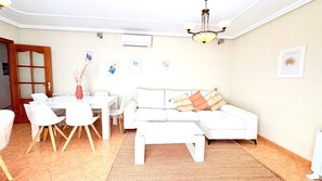TV, fireplace, table tennis, stereo - Holiday Home Villa Mansa with Mountain Views, Private Pool and Wi-Fi (Pechina)
